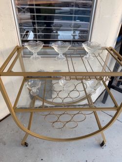 For sale the smoll bar whoever buys 50 the bar gets the glasés for free