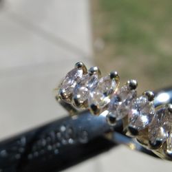 Woman 14kt Gold VVS One Carat Diamond Ring