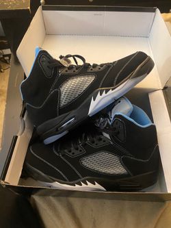 The Air Jordan 5 "Black Carolina size 10