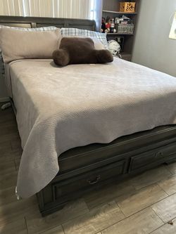Mills Valley King Bed