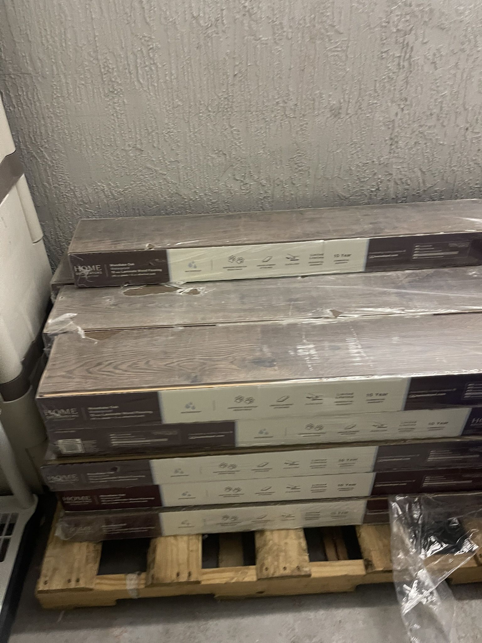 Woodlake Oak 12 mm T x 7.4 in. W x 47.2 in. L Waterproof Laminate Wood Flooring 22 SF