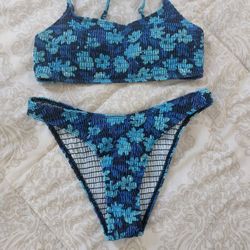 New Beautiful Bathing Suit Size M.  See Photos.  Cash Pickup Only 