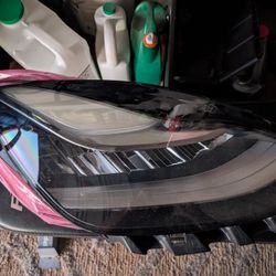Tesla Model 3 Passenger Headlight (2017)