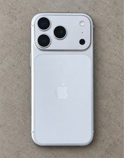 Apple iPhone 17 pro silver 256gb UNLOCKED