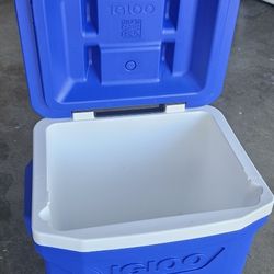 IGLOO 16qt Rolling Cooler 