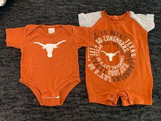 27 Pieces. 0-3 M. 10 new born boys items 3 short sleeve  5 long sleeve  2 pants