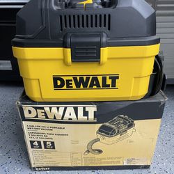 DEWALT DXV04T Portable 4 Gallon Wet/Dry Vacuum