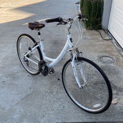 Aluminum Hyrbid Bike 16” Frame 26” Wheels