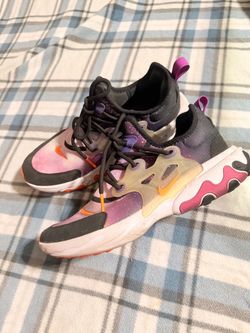 NIKE COSMIC size 8, in excellent condition