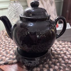 Beautiful Made In England Ceramic Brown Betty 4 Cup Teapot With Stand