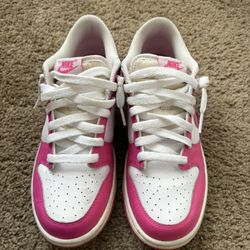 Pink Nike Dunks 