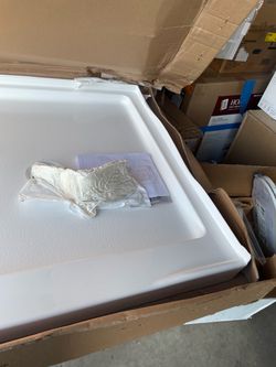Classic 500 36 in. L x 36 in. W Alcove Shower Pan Base with Center Drain in High Gloss White