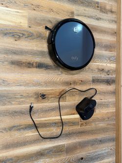 Eufy RoboVac 11  vacuum robot  with charger