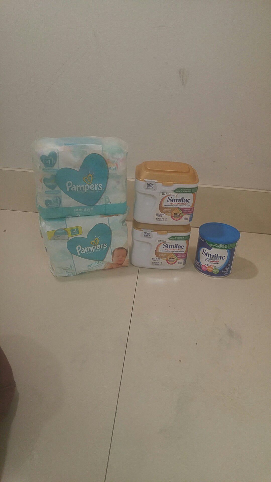Similac Advance, Similac Pro Sensitive, Pampers baby, wipes