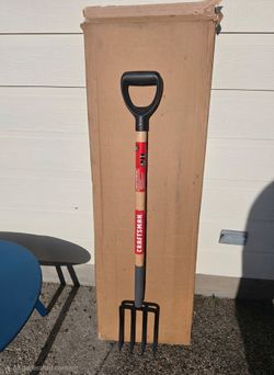Craftsman wood handle digging fork with 4 diamond pointed steel tines