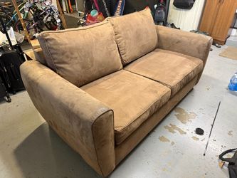 Nice pull out bed couch