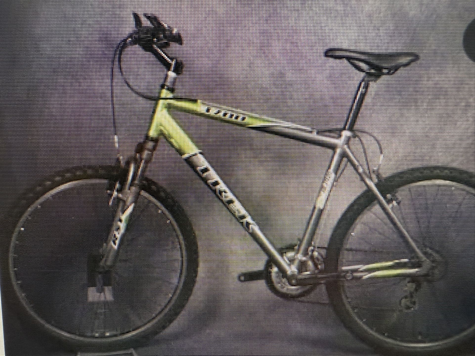 Almost NEW - TREK 3700 mountain bike- women 21 speed , Alum, front suspension Xtra road tires