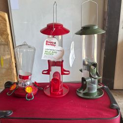  Bird Feeder 