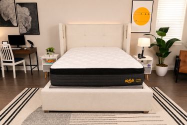 QUEEN Nolah Evolution Comfort Mattress- Like New!
