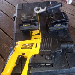 DeWalt Cordless Roto hammer 24v Fan Cooled Batteries X2 And Carrying Case No Charger