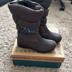 Skechers Snow Boots Size 7