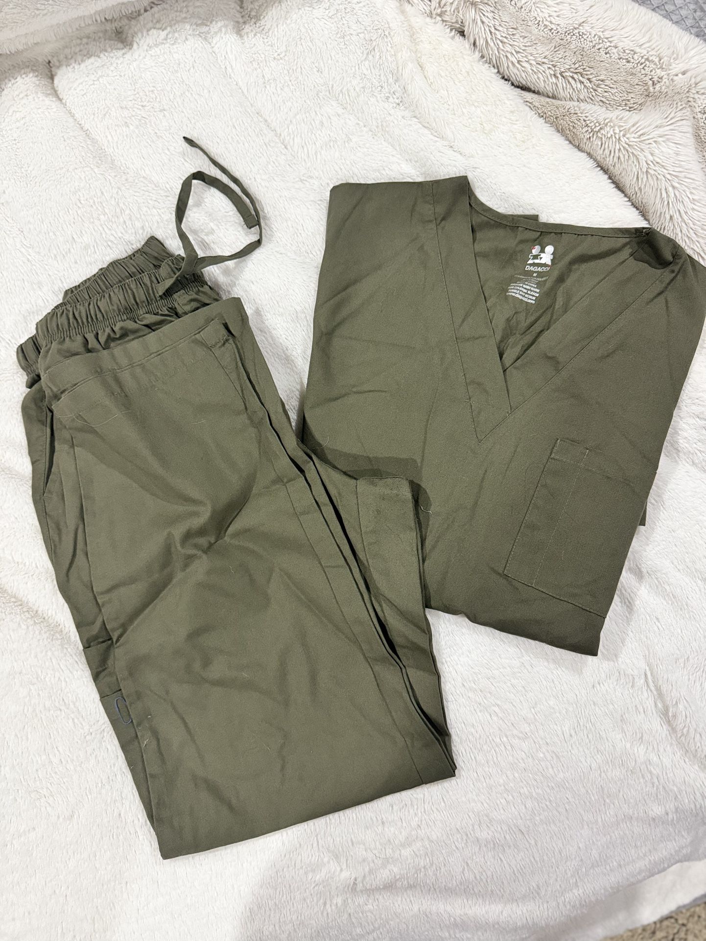 Scrub set
