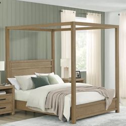 Universals Broadmoore Oaklynn Canopy Bed. New in original box. 