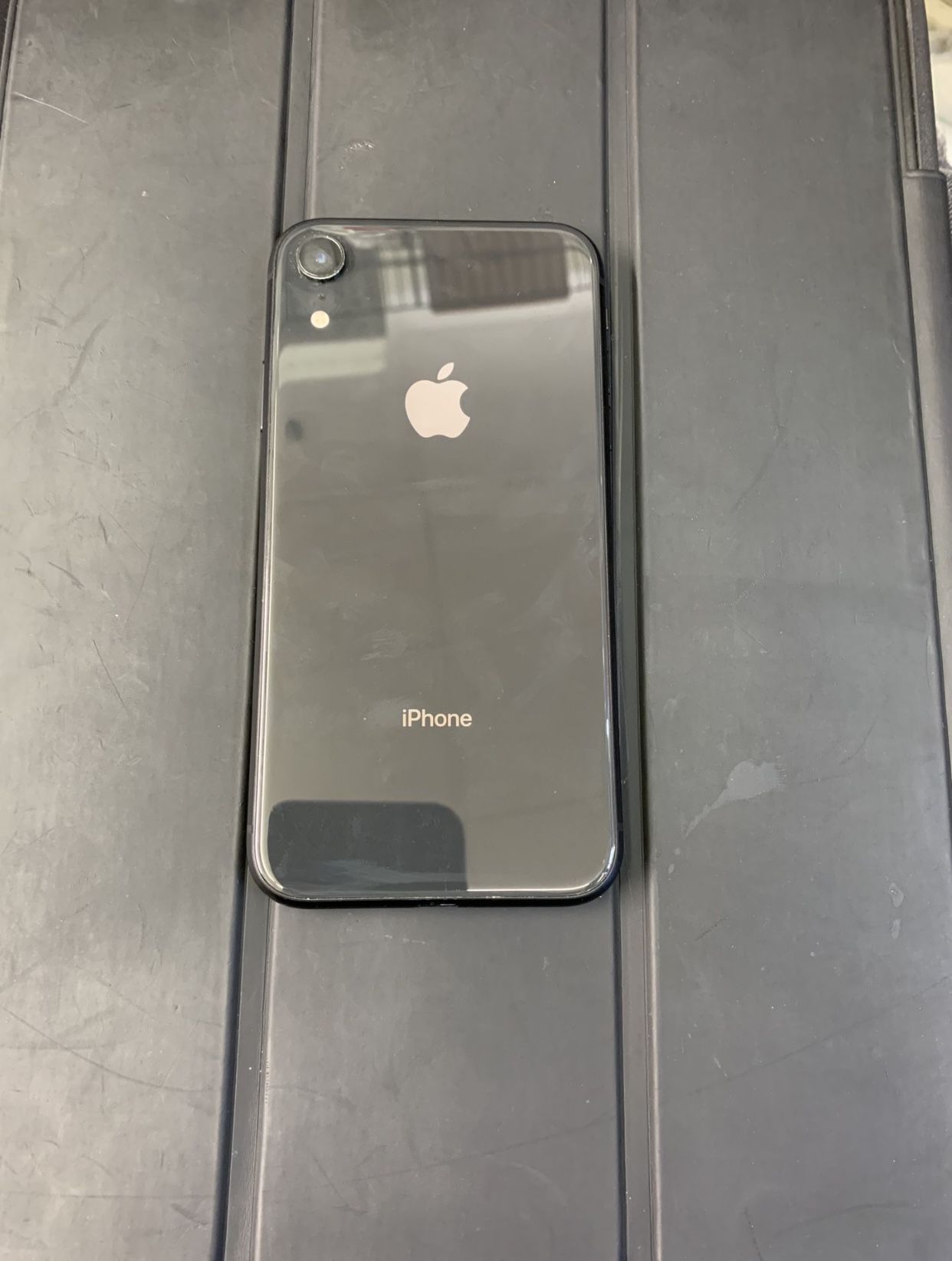 Unlocked iPhone XR 64GB Any Carrier
