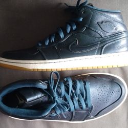 Jordan 1 Mid "Anti Gravity Machine Nouveau"