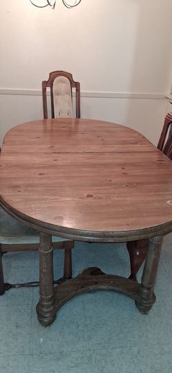 Table and come with 5 chairs
