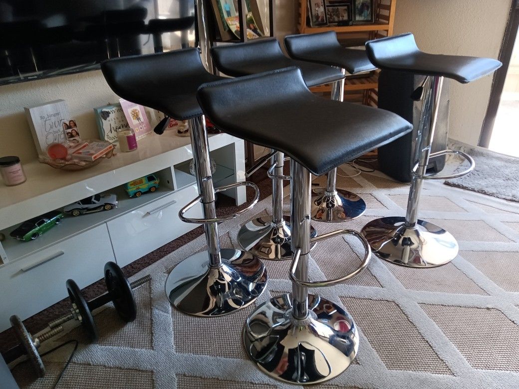 Black And Chrome Swivel Bar Stools
