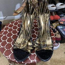 Ladies Size 8 Black /gold