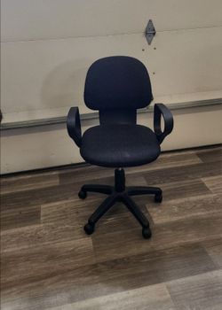 *** COMPUTER DESK CHAIR ***