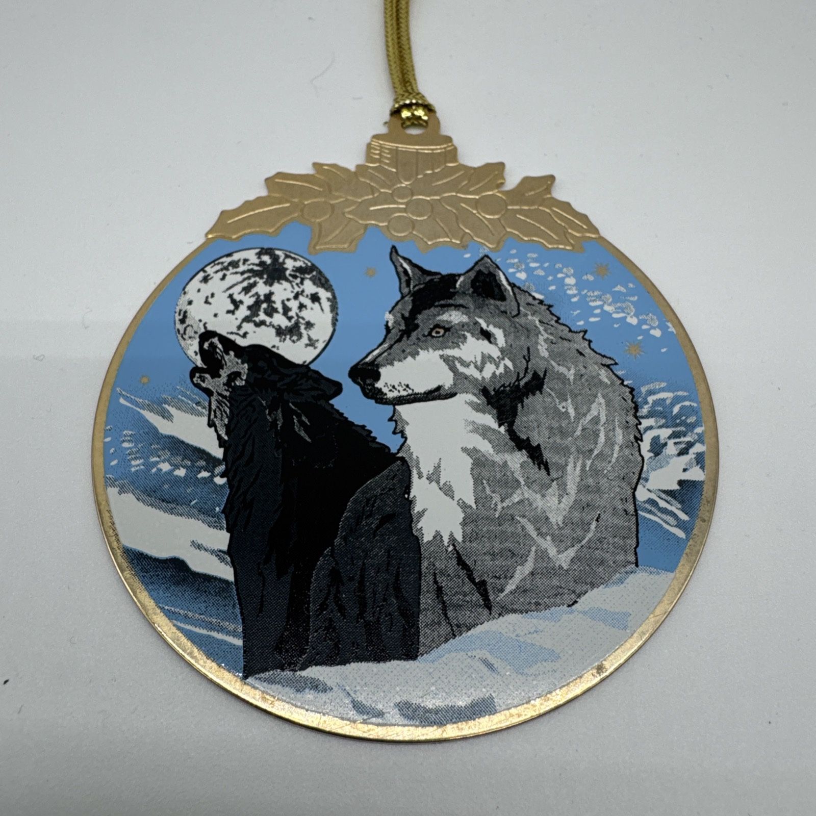 Vintage 1998 Gloria Duchin Christmas Ornament 3" Howling Wolves Round Gold EUC 