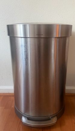 Simple human trash can