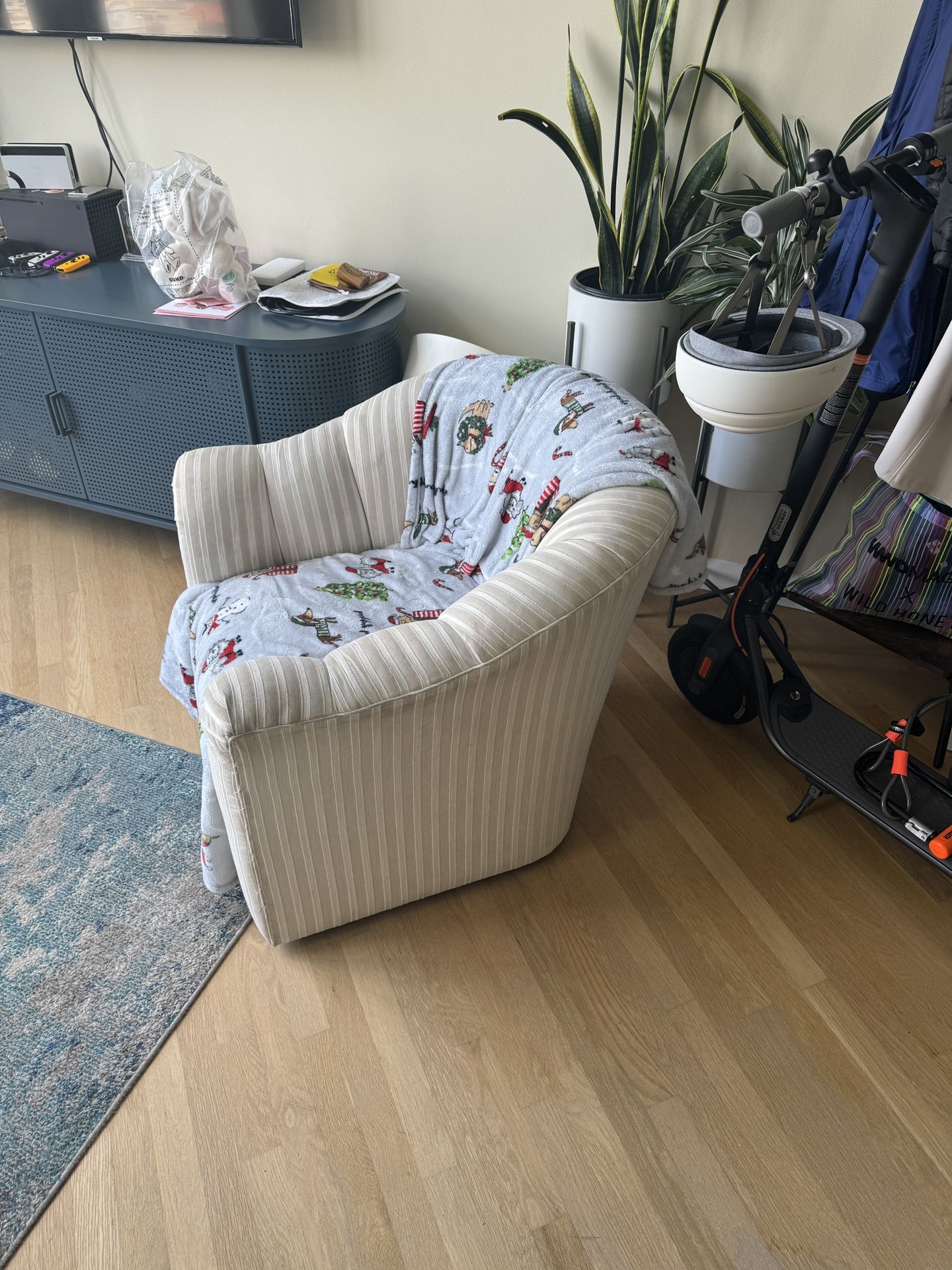 Free Set of 2 Bucket Armchairs