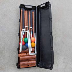 Vintage Franklin 6 player professional croquet wooden set with rolling hard plastic storage case