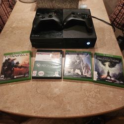 XBOX ONE WITH 4 GAMES AND 2 CONTROLLERS 