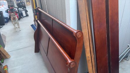 Sleigh beds