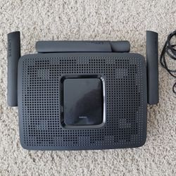 Linksys EA8300 Max-Stream: AC2200 Tri-Band Wi-Fi Router for Wireless Home Network  MU-MIMO (Black)