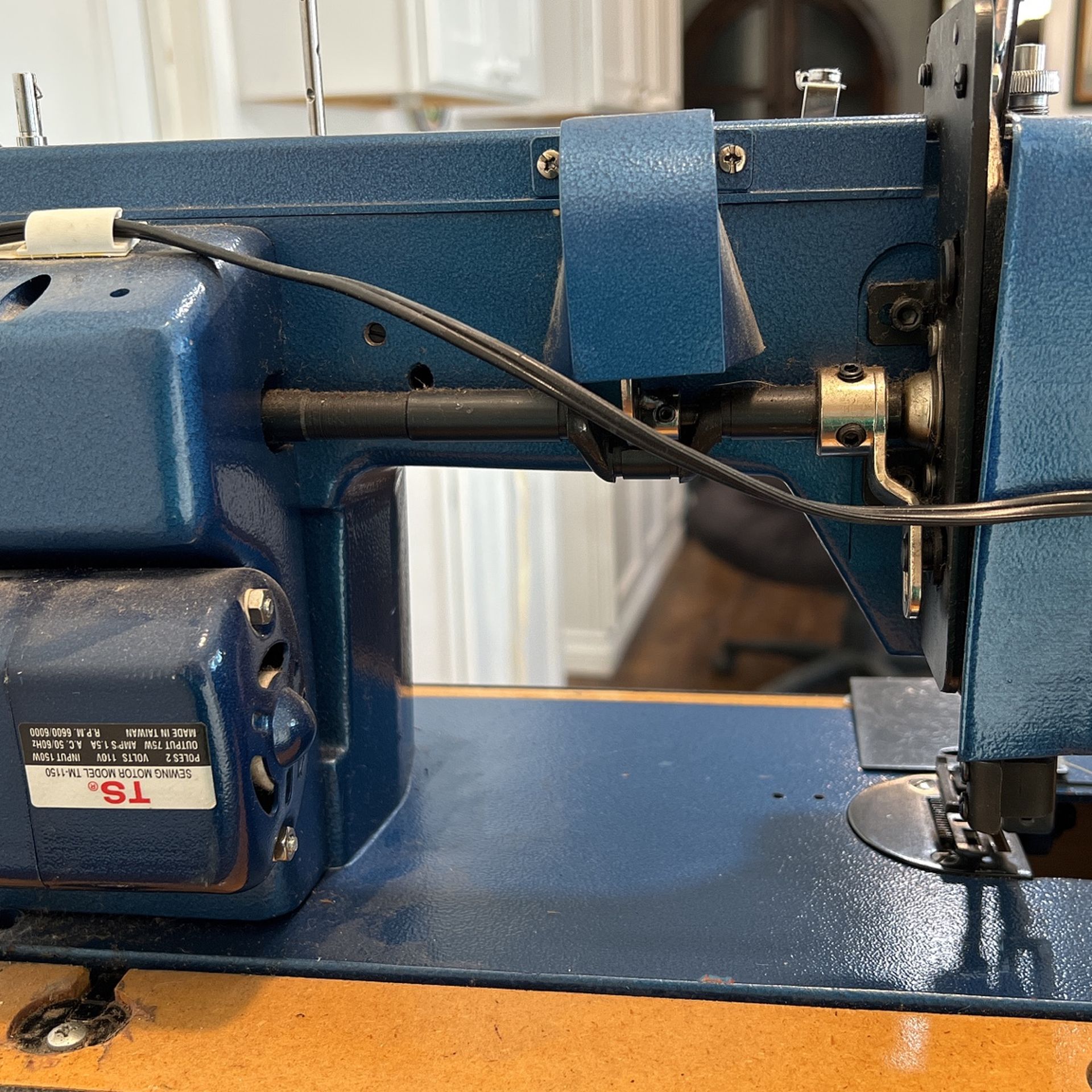 SAILRITE ULTRAFEED ZIG ZAG SEWING MACHINE for Sale in Bremerton, WA