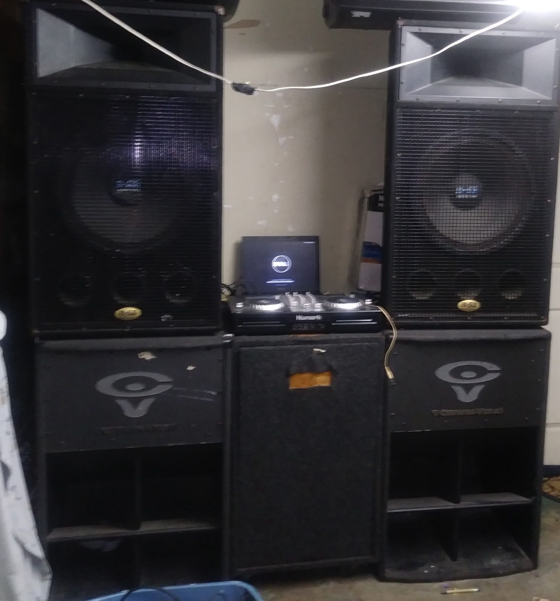 B-52 Set Speakers Set With Dj Stuff No Computer