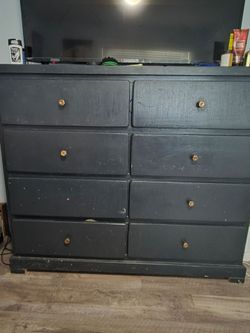 Big Standing 8 drawer chester with 3 drawer night stand