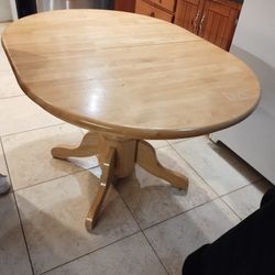 Kitchen Table W/Self Stored Leaf