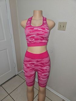 Women's two-piece activewear set
Size Small- medium