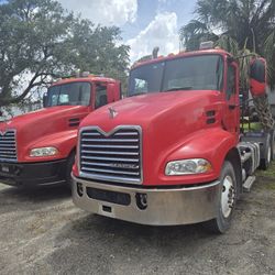 2013 MACK CXU613 