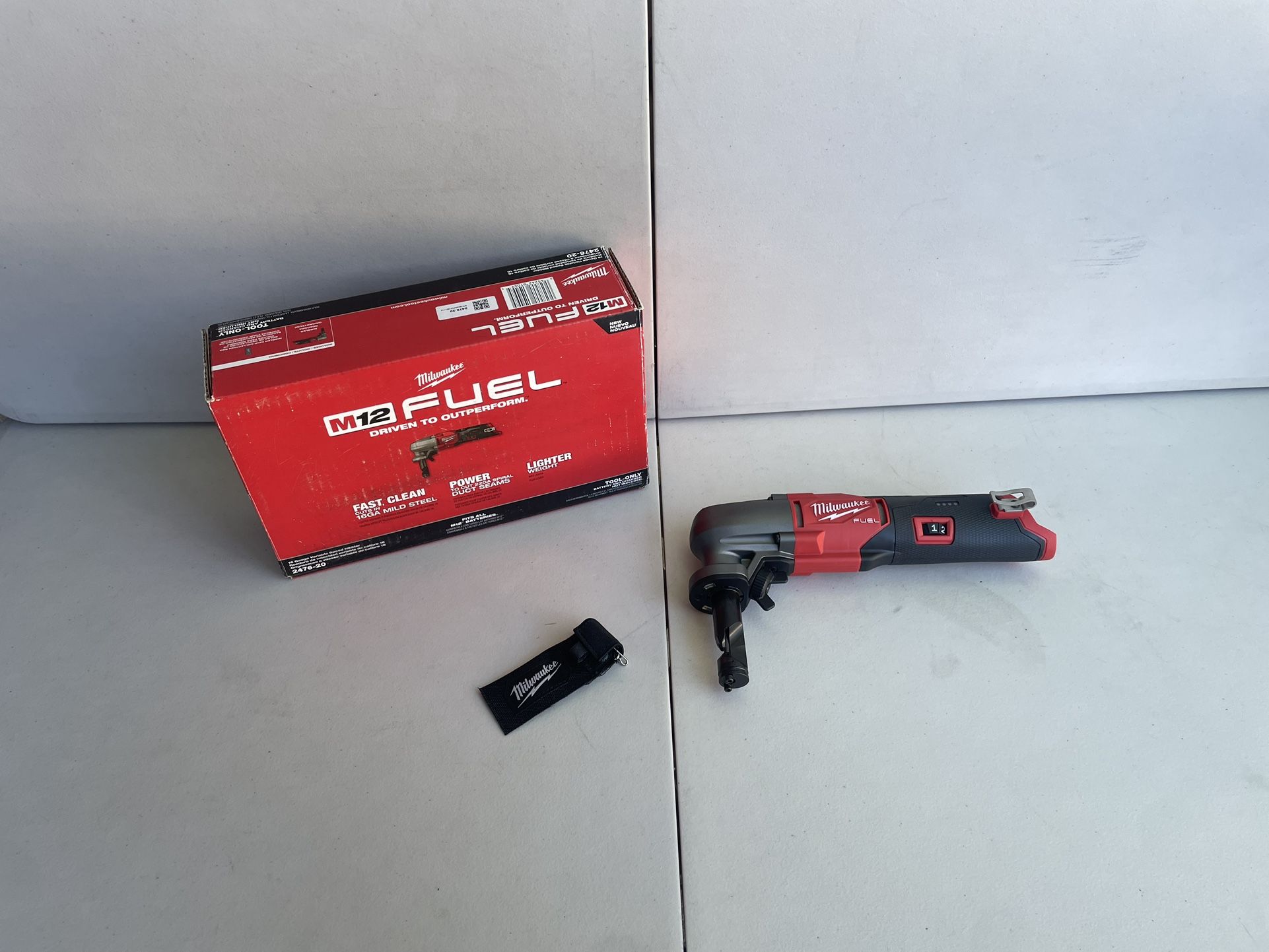 Milwaukee 16 Gauge Variable Speed Nibbler Model 2476-20