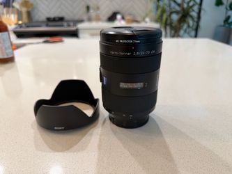Sony Carl Zeiss 24-70mm f/2.8 ZA SSM SAL2470Z — A-Mount + Lowepro Case