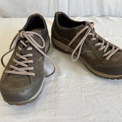 Dansko Hiking Shoes, Waterproof, Size 8 / 39