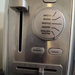 CUISINART TOASTER 